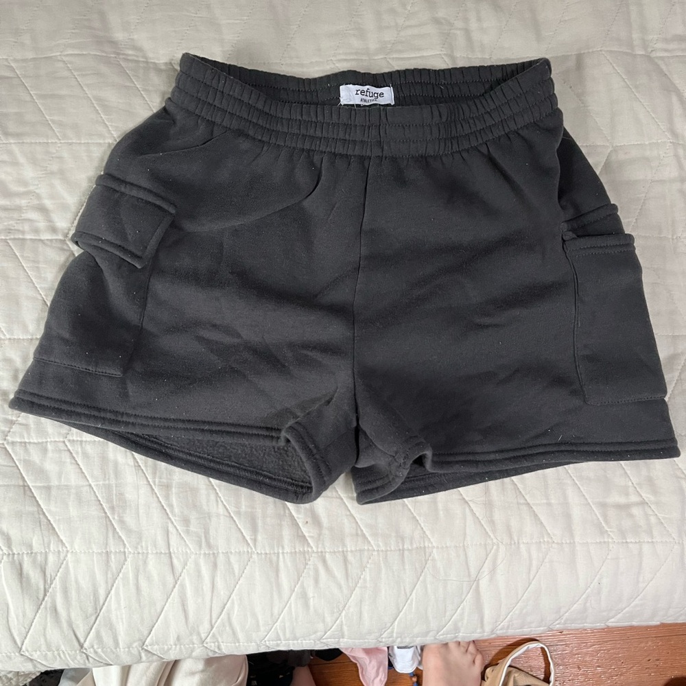 Refuge Black Cargo Shorts Relaxed Fit